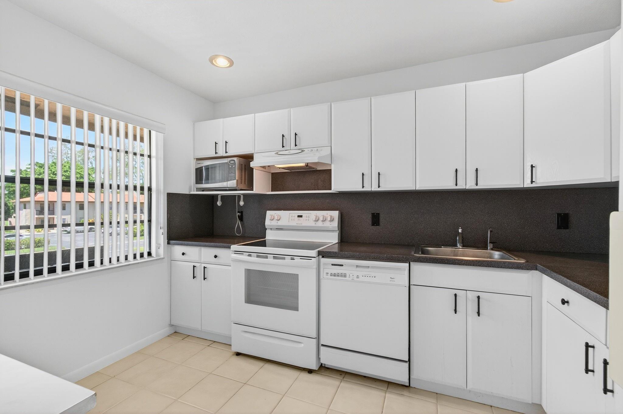 Photo for 9283 Vista Del Lago, 37-J, Boca Raton, FL 33428 - Listing #FX-10520430 9283 Vista Del Lago, 37-J, Boca Raton, FL 33428