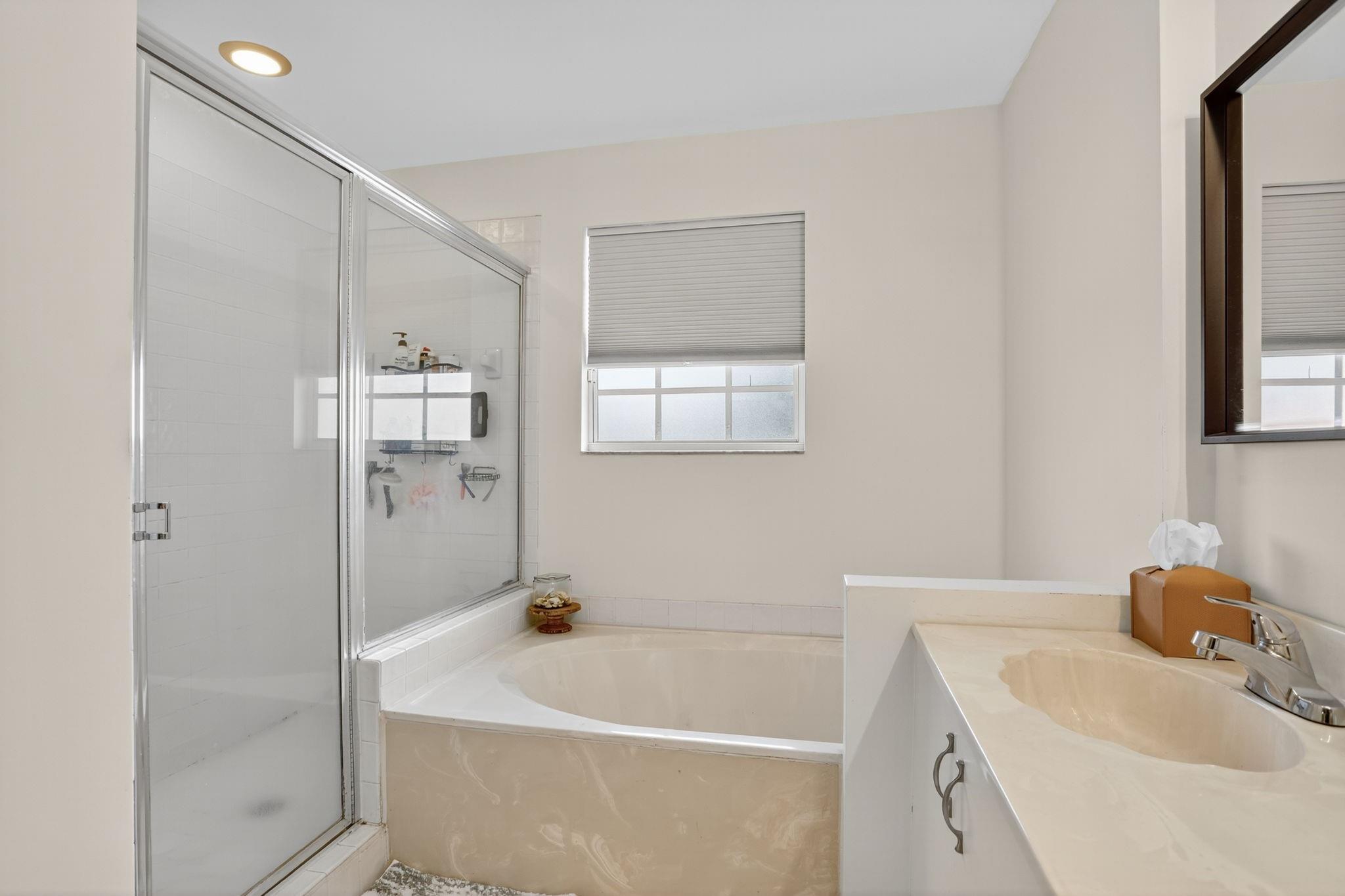 11461 Lakeview Drive 8, Coral Springs, FL 33071