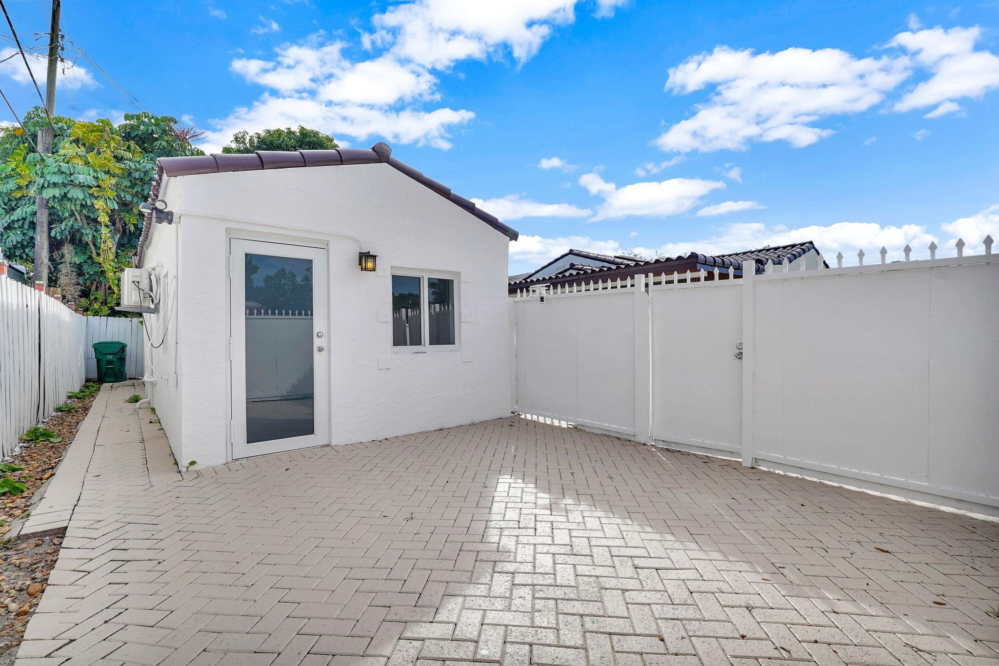 2291 SW 17th Street, Miami, FL 33145