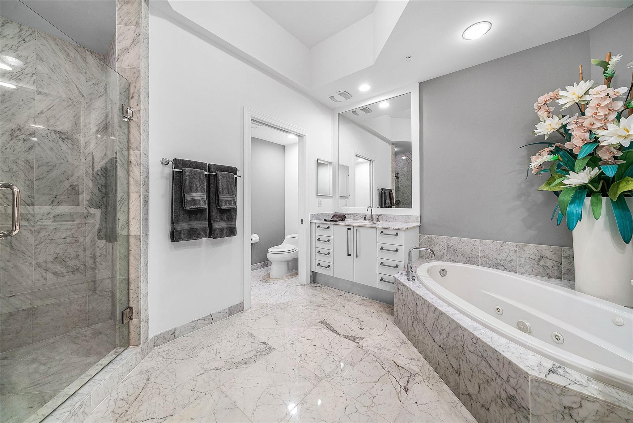 Photo for 3535 S Ocean Drive, 2605, Hollywood, FL 33019 - Listing #FX-10526434 3535 S Ocean Drive, 2605, Hollywood, FL 33019