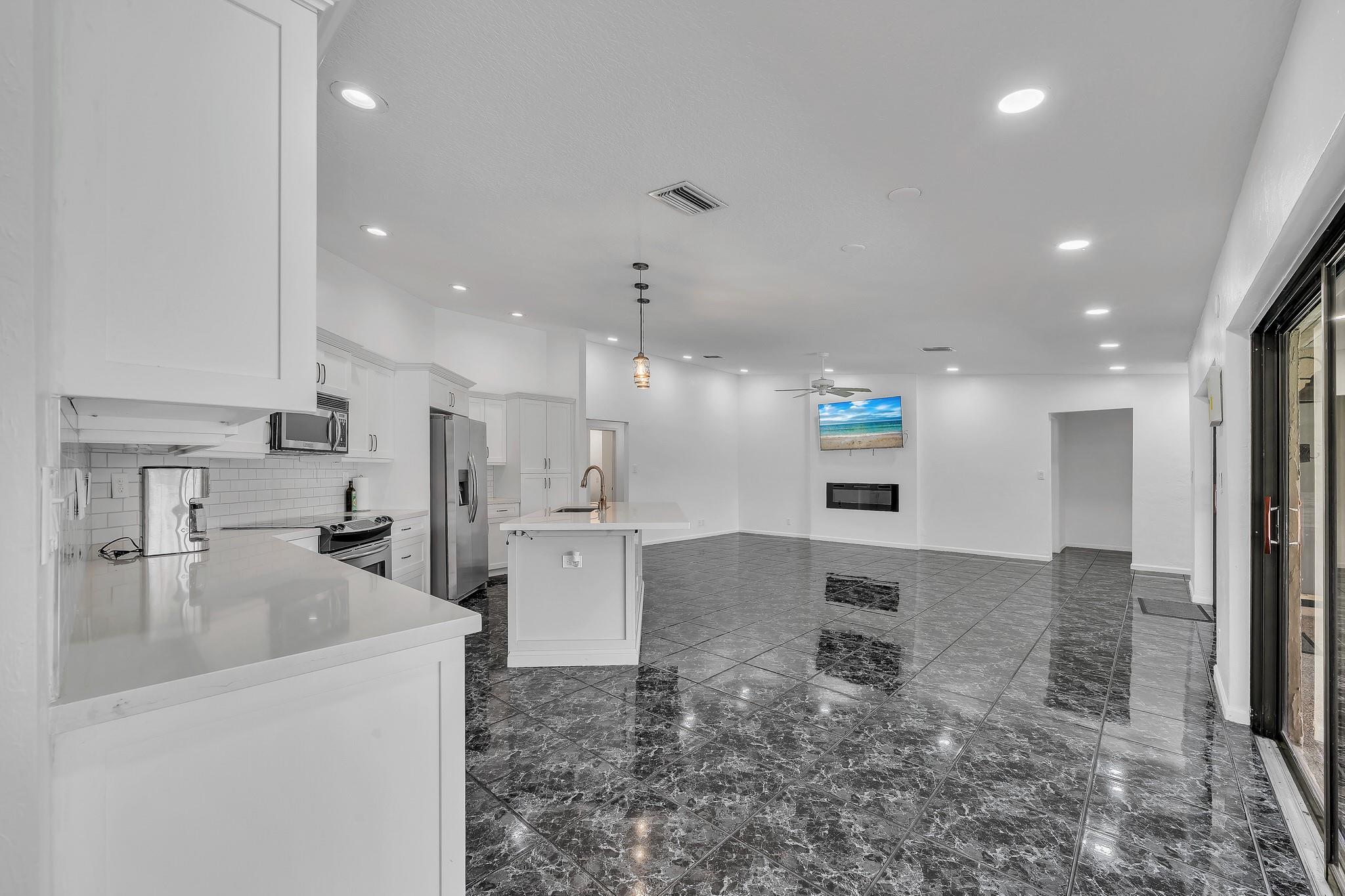 303 NW 105th Terrace, Coral Springs, FL 33071