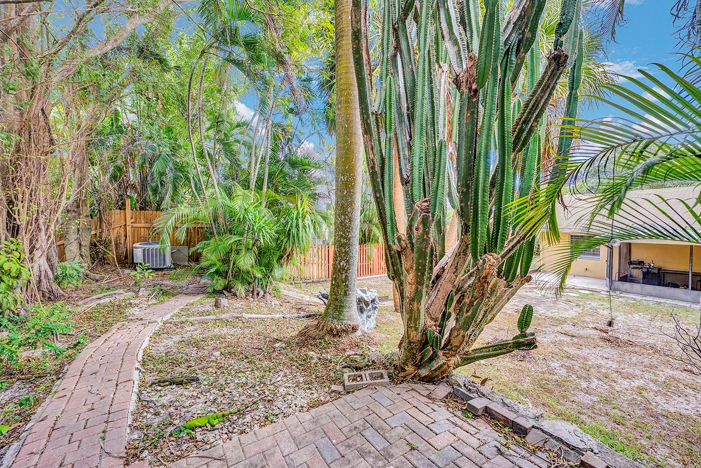 19667 Delaware Circle, Boca Raton, FL 33434