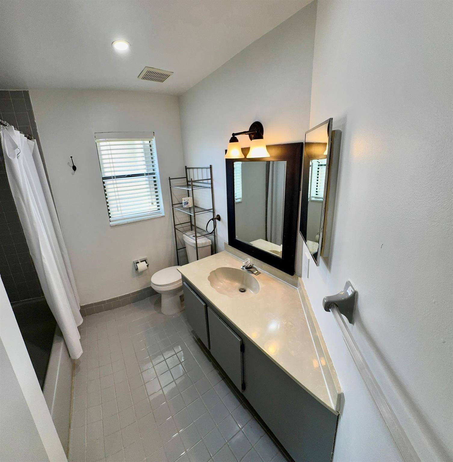 9657 N Riverside Drive 5H, Coral Springs, FL 33071