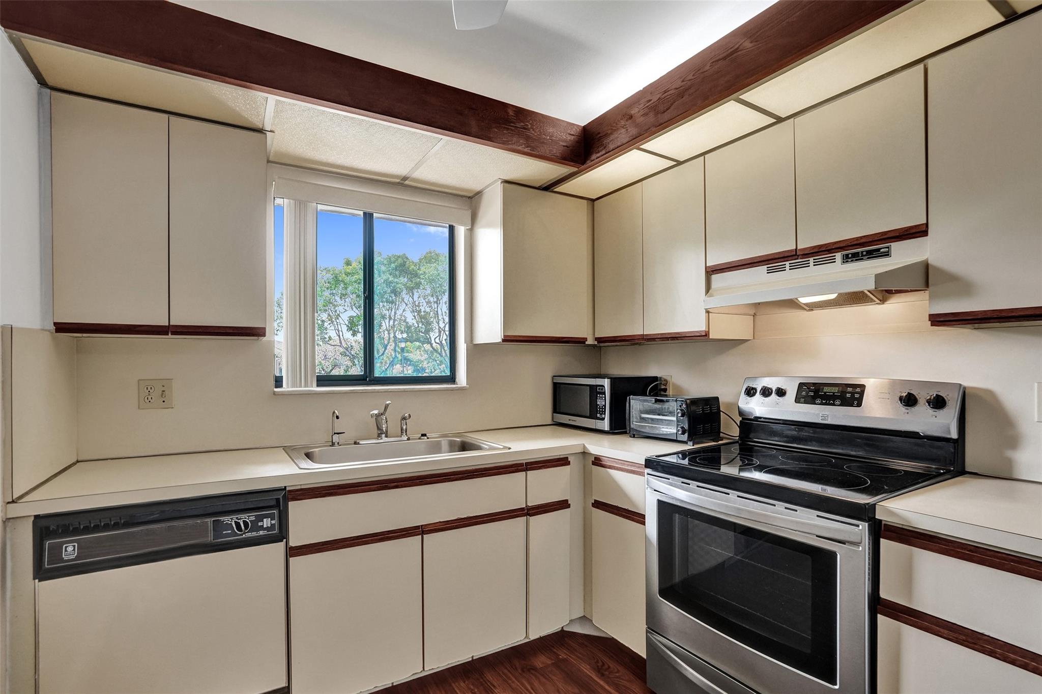 Photo for 7432 Ashmont Circle, 208, Tamarac, FL 33321 - Listing #FX-10525865 7432 Ashmont Circle, 208, Tamarac, FL 33321