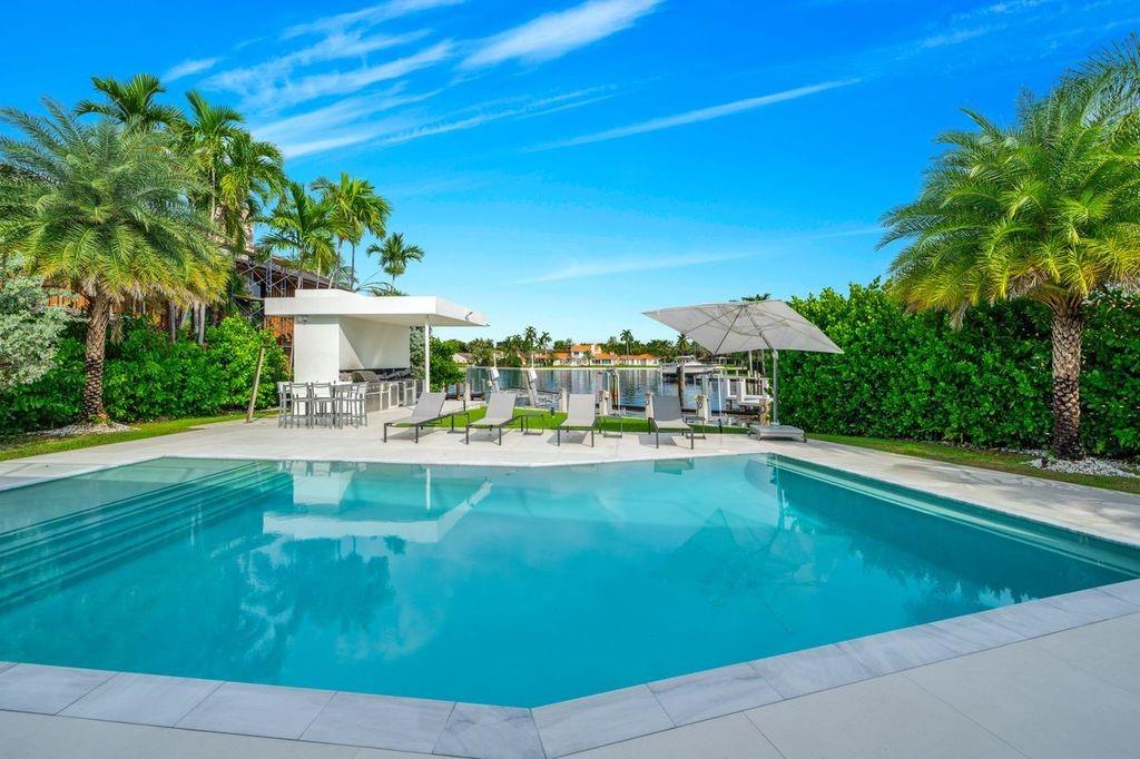 19 Gatehouse Road, Sea Ranch Lakes, FL 33308