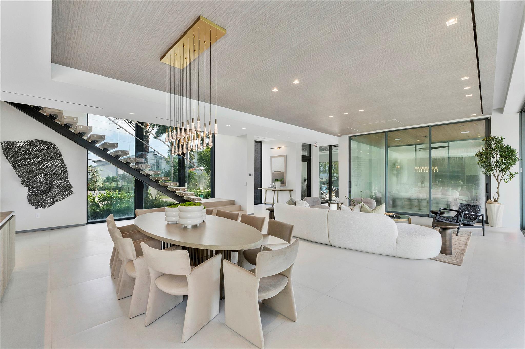 2880 NE 28th Street, Fort Lauderdale, FL 33306