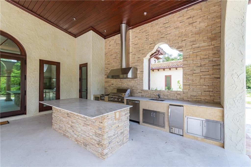 SUMMER KITCHEN WITH ISLAND