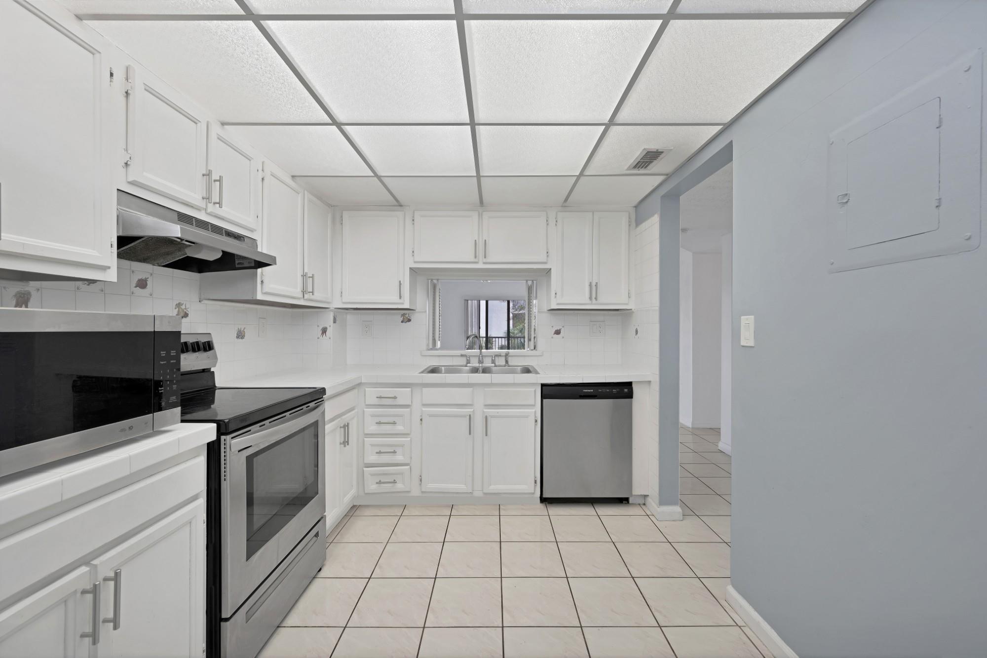 8735 Ramblewood Drive 409, Coral Springs, FL 33071