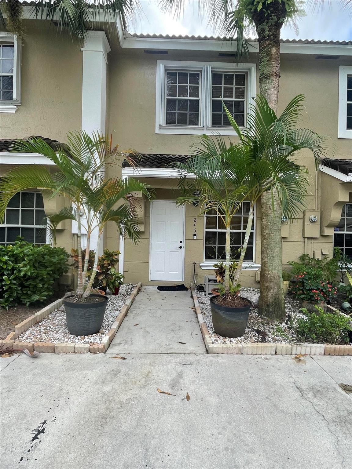 Photo for 245 SW 122nd Terrace, Pembroke Pines, FL 33025 - listing #FX-10533813 245 SW 122nd Terrace, Pembroke Pines, FL 33025