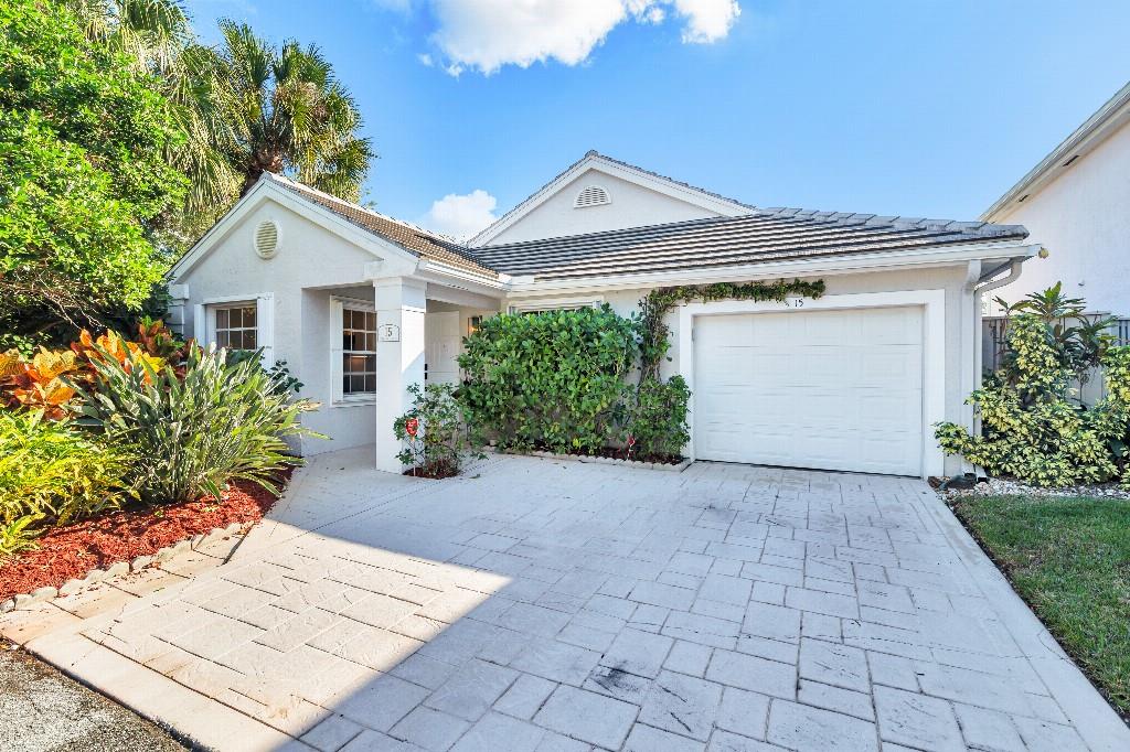 Photo for 15 Commodore Place, Palm Beach Gardens, FL 33418 - listing #FX-10540571 15 Commodore Place, Palm Beach Gardens, FL 33418
