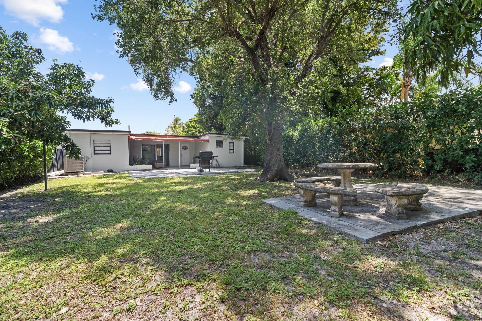 6375 SW 29th Street, Miami, FL 33155