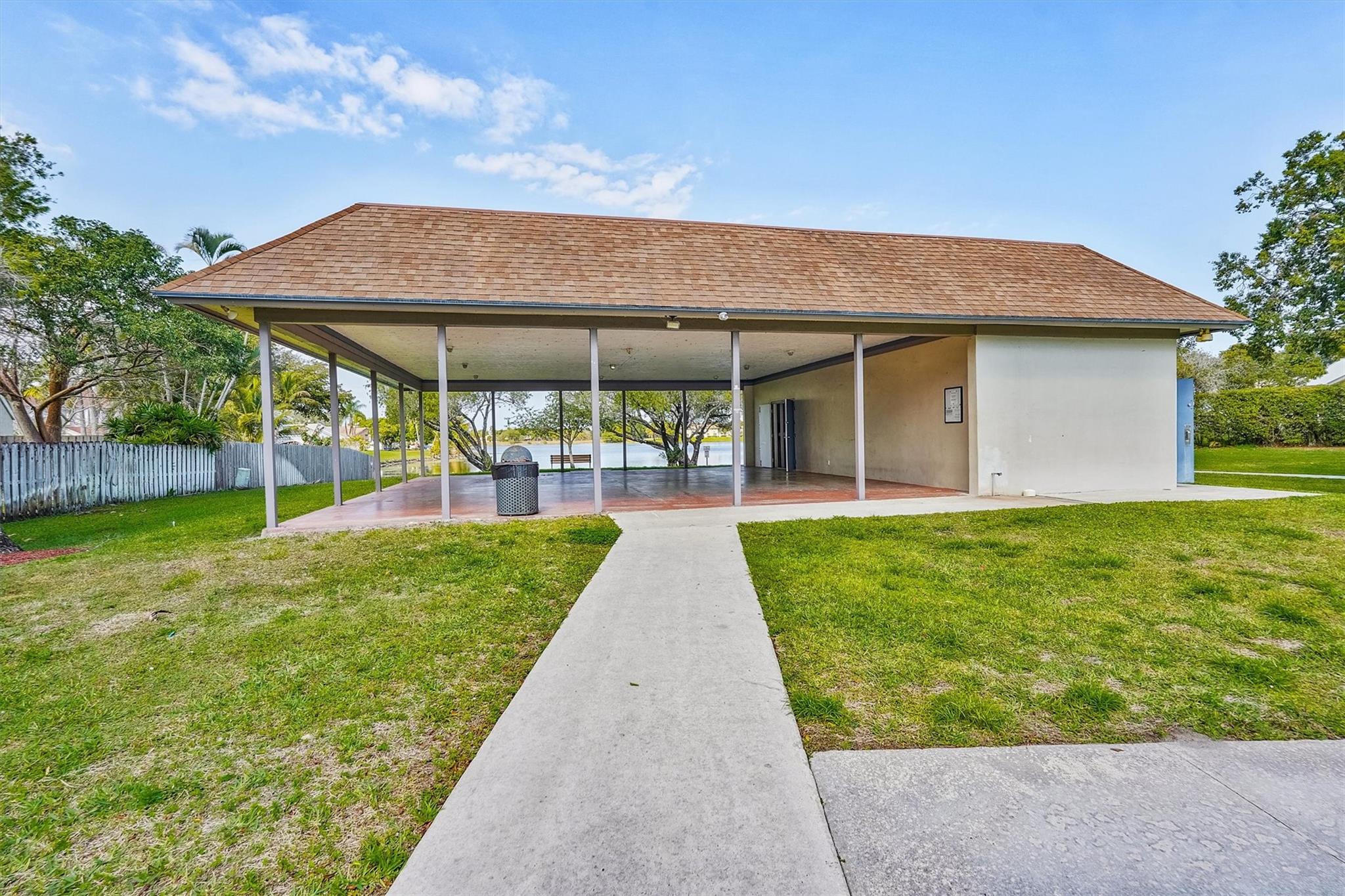 26 Dogwood Circle, Boynton Beach, FL 33436