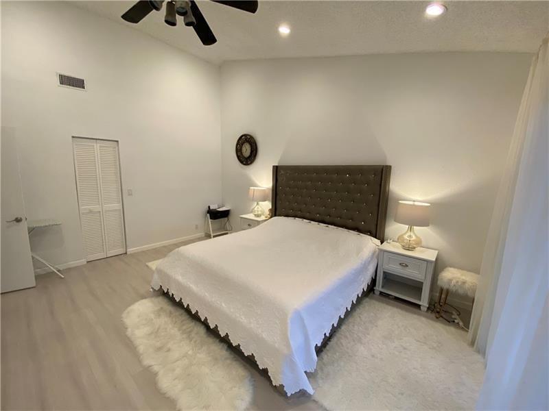 21135 Helmsman Drive O12, Miami, FL 33180