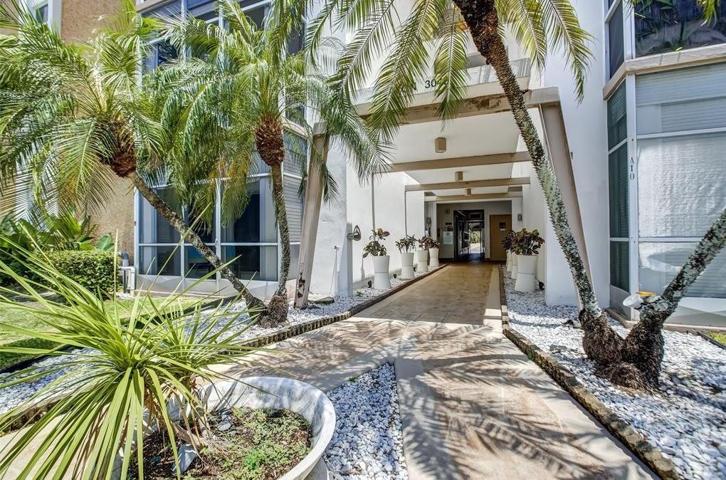 Photo for 3040 NE 16th Avenue, 307, Oakland Park, FL 33334 - listing #FX-10533838 3040 NE 16th Avenue, 307, Oakland Park, FL 33334