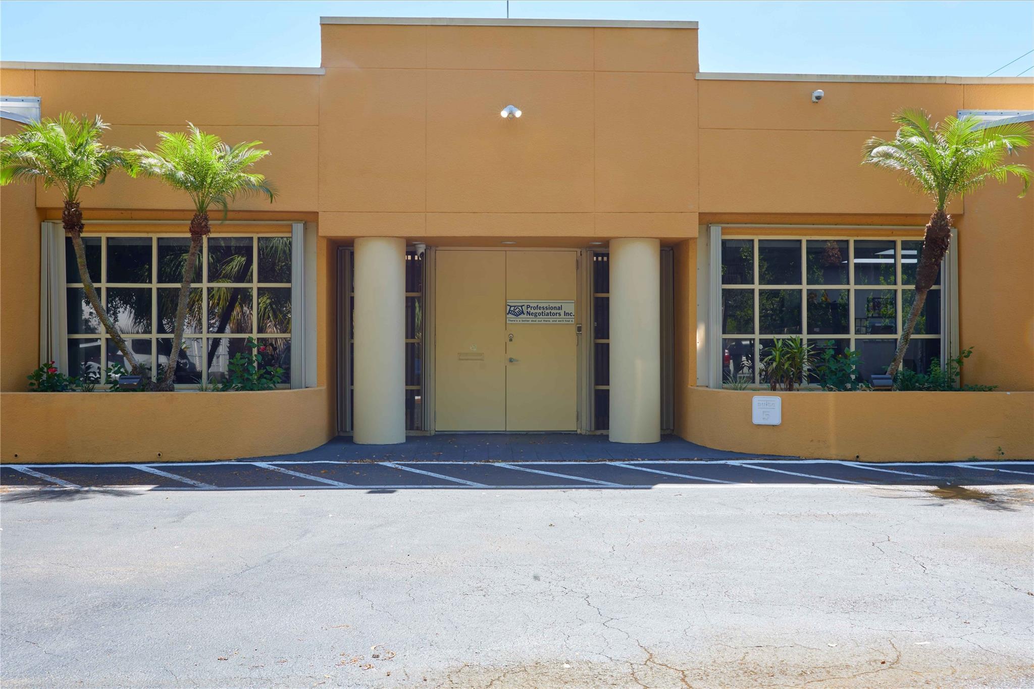 Photo for 6800 W Commercial Boulevard, 5, Lauderhill, FL 33319 - listing #FX-10533814 6800 W Commercial Boulevard, 5, Lauderhill, FL 33319