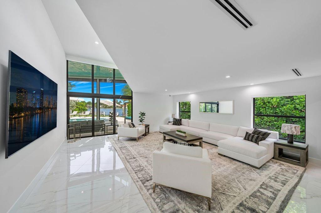 19 Gatehouse Road, Sea Ranch Lakes, FL 33308