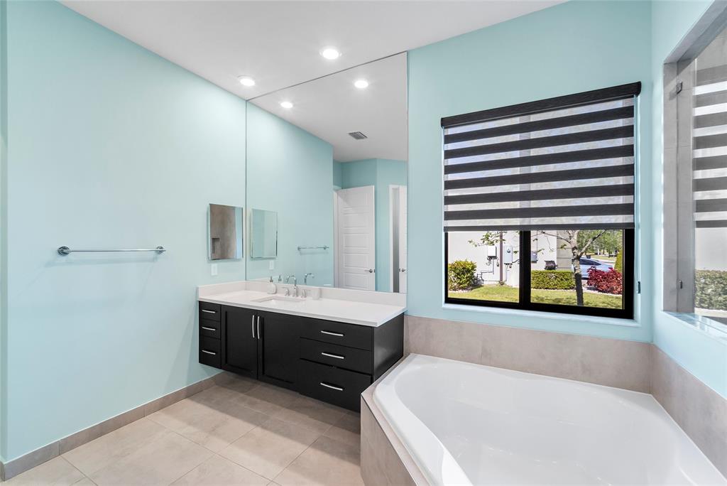 Photo for 10410 S Lago Vista Circle, Parkland, FL 33076 - Listing #FX-10434740 10410 S Lago Vista Circle, Parkland, FL 33076