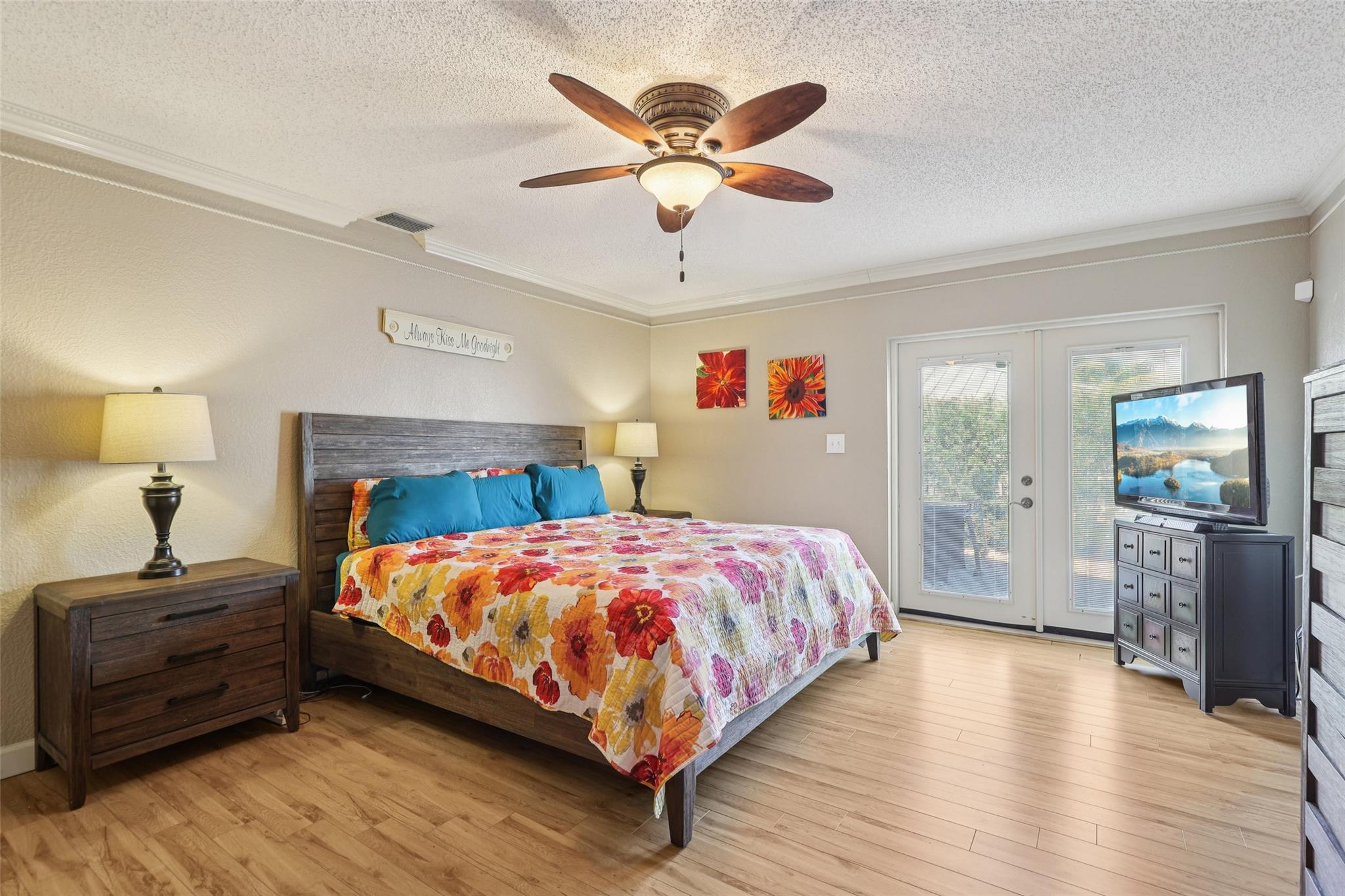 Large primary bedroom with en suite master bath and walk-in closet. Doors lead directly to back yard patio.