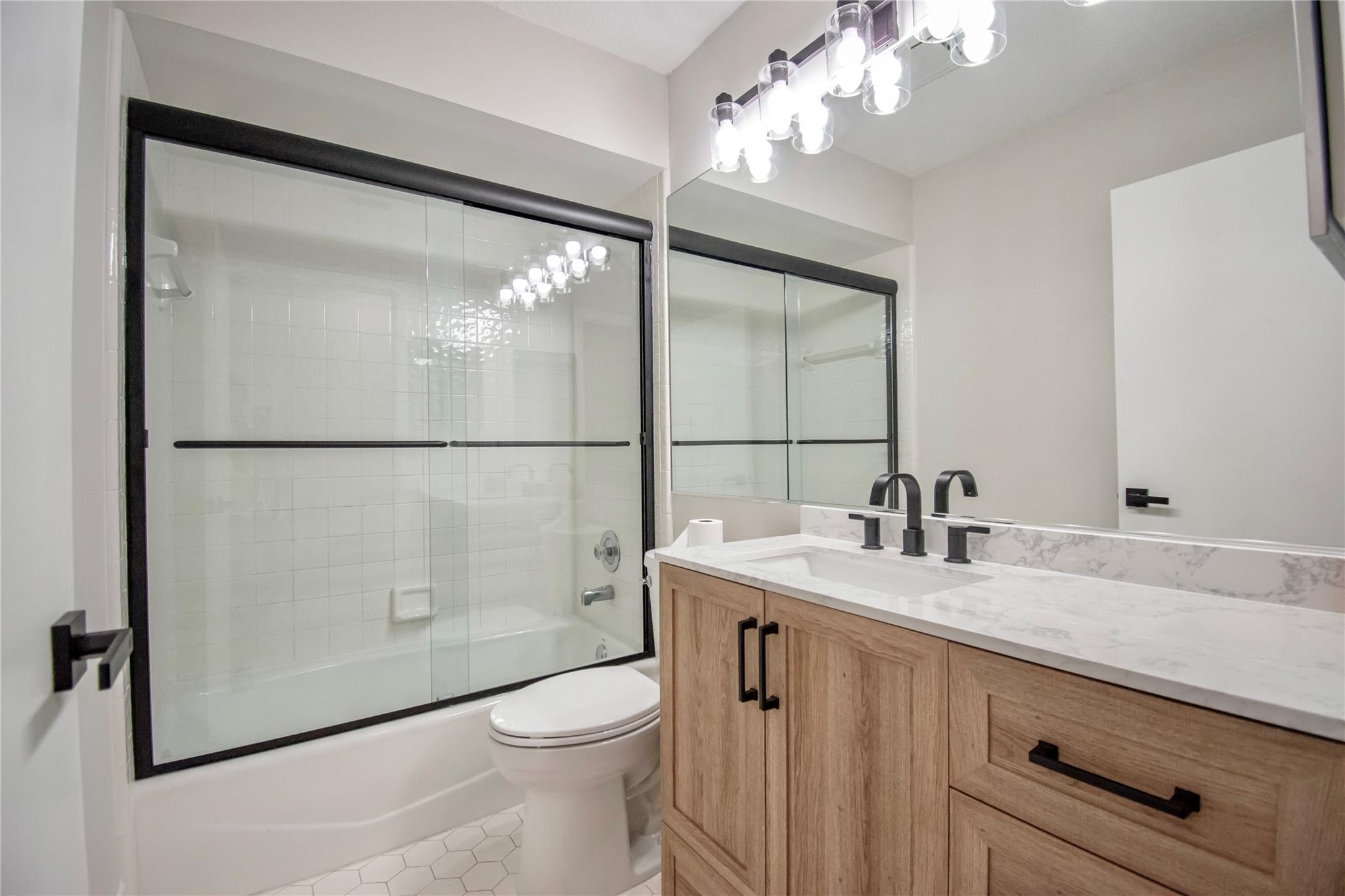 9107 Chatsworth Cascades Circle, Boca Raton, FL 33434