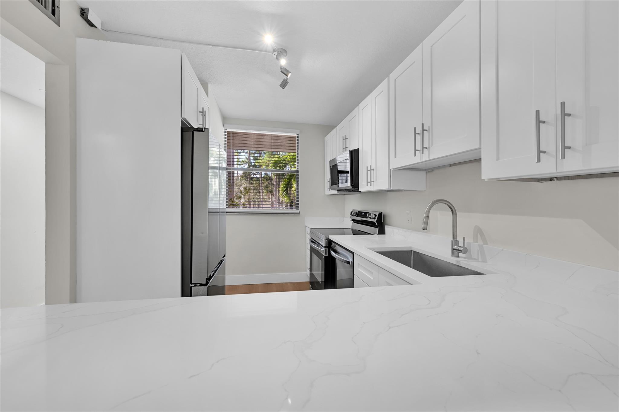 8411 Forest Hills Drive 206, Coral Springs, FL 33065