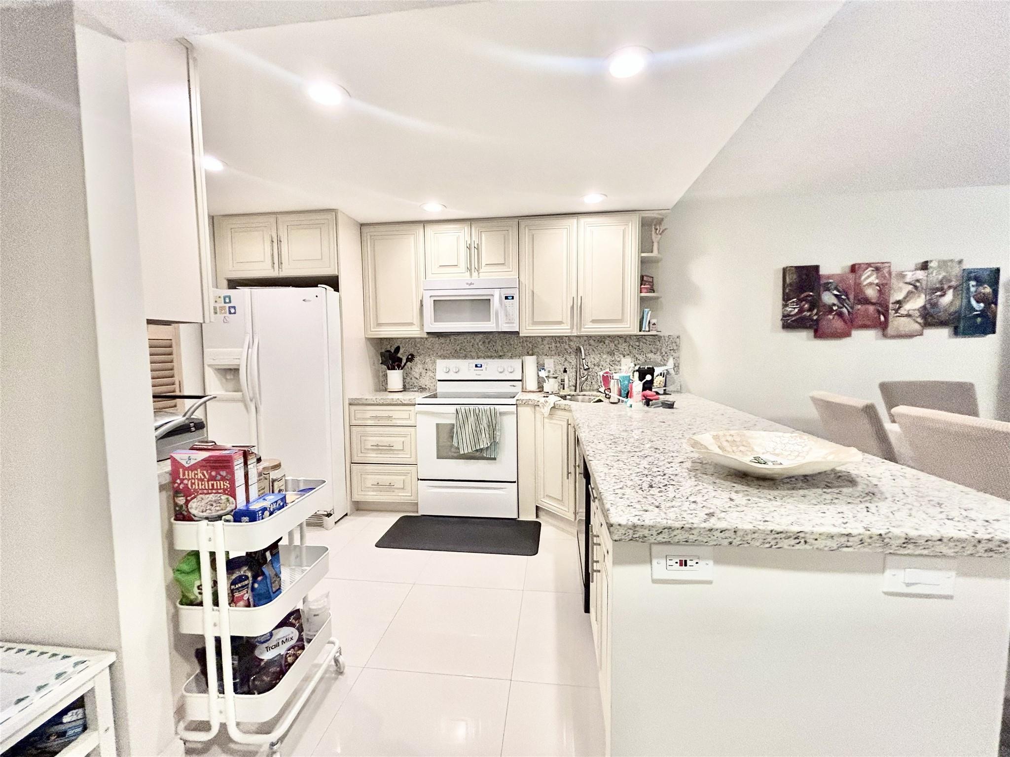 Photo for 3800 Oaks Clubhouse Drive, 311, Pompano Beach, FL 33069 - listing #FX-10535533 3800 Oaks Clubhouse Drive, 311, Pompano Beach, FL 33069