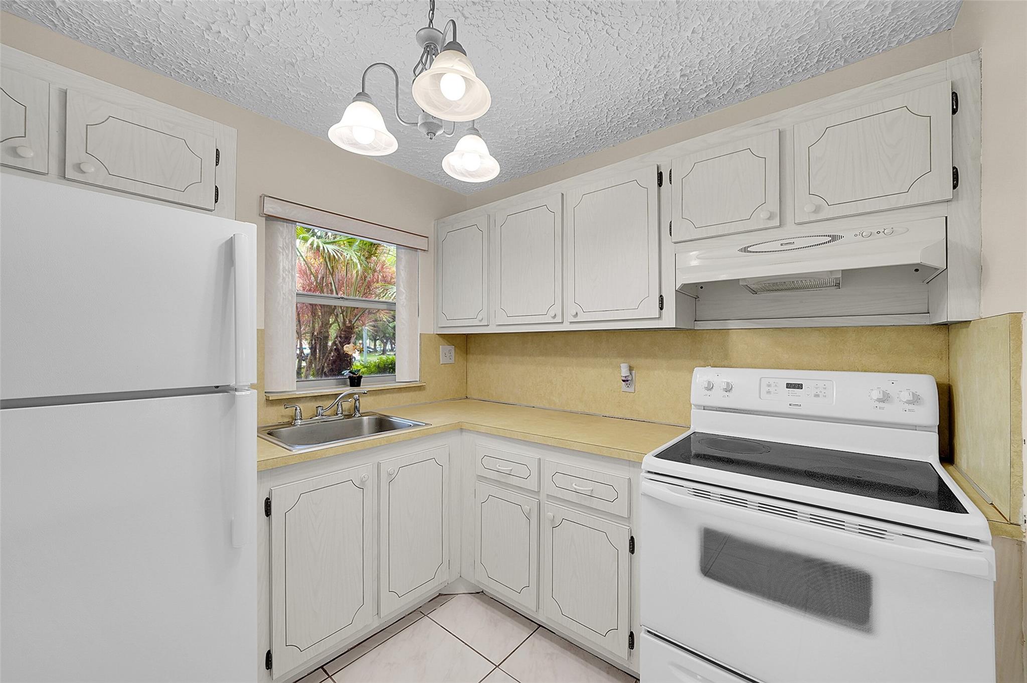 Photo for 9460 Sunrise Lakes Boulevard, 106, Sunrise, FL 33322 - Listing #FX-10526719 9460 Sunrise Lakes Boulevard, 106, Sunrise, FL 33322