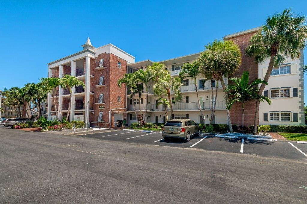 Photo for 455 Paradise Isle Boulevard, 302, Hallandale Beach, FL 33009 - listing #FX-10481585 455 Paradise Isle Boulevard, 302, Hallandale Beach, FL 33009
