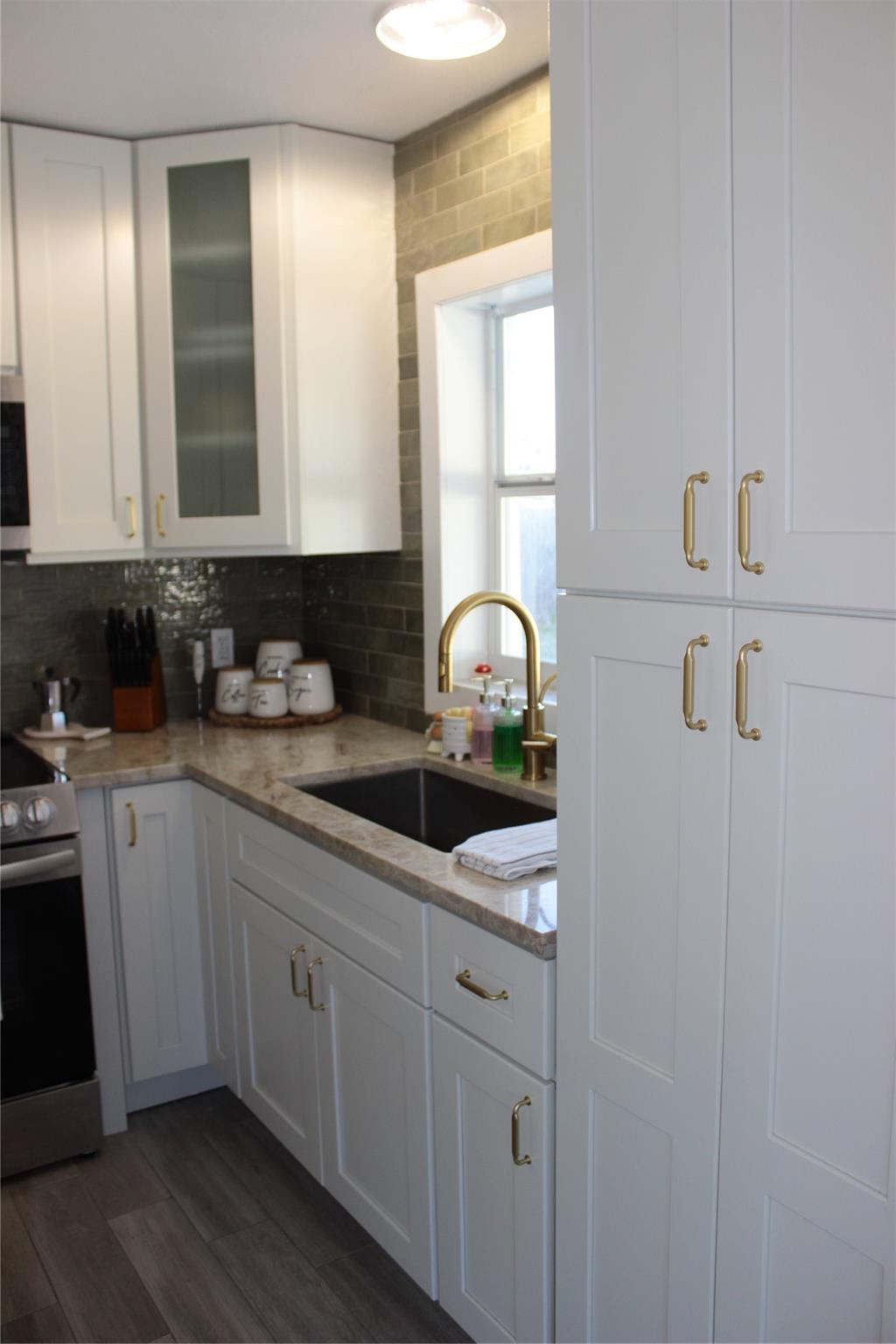 NEWER KITCHEN CABINETS