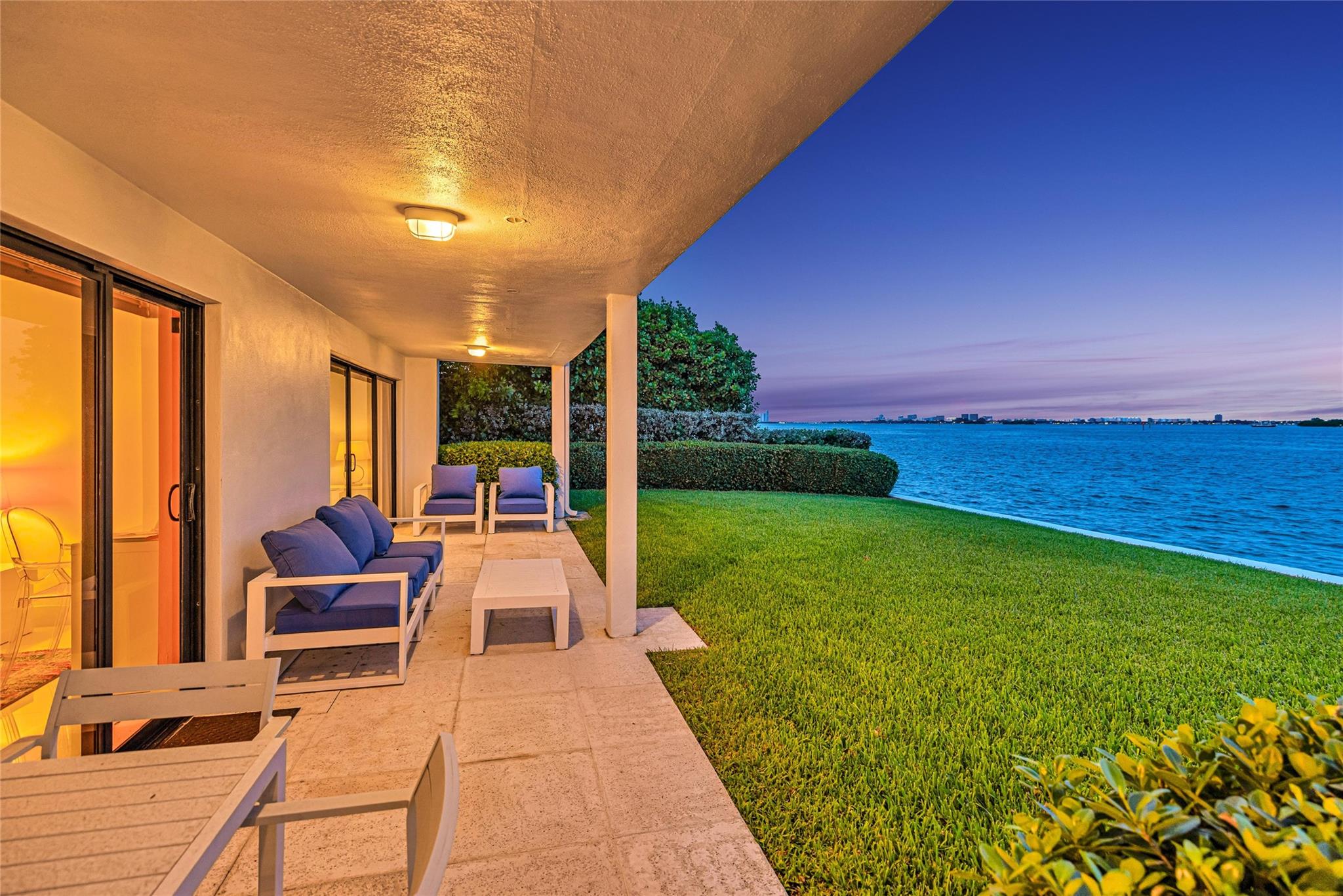 Guest bedrooms loggia overlooking the Bay