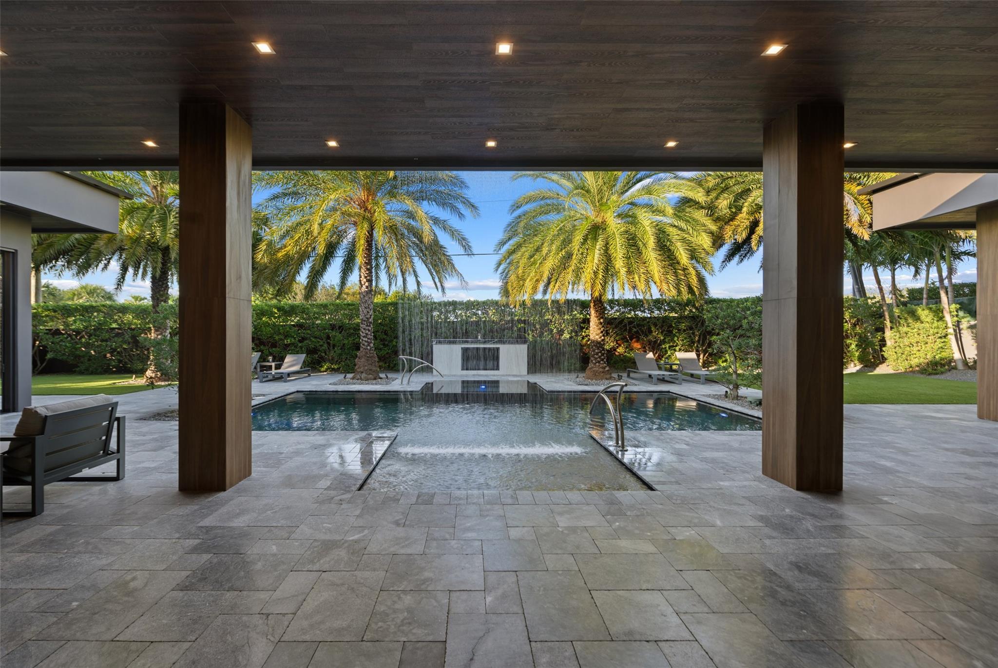 Indoor Outdoor Living through Walls of Glass