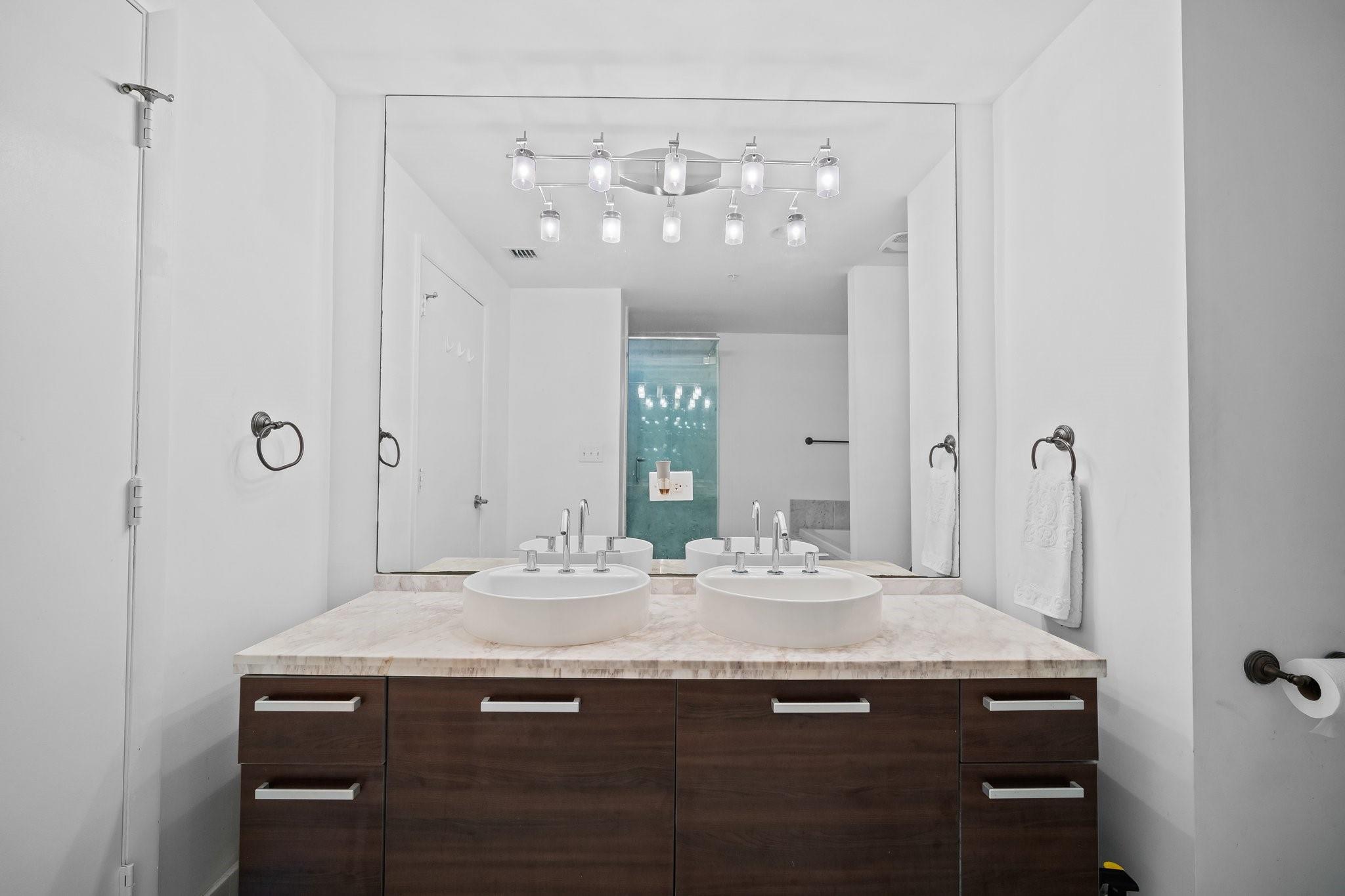 Photo for 244 Biscayne Boulevard, 2210, Miami, FL 33132 - Listing #FX-10509916 244 Biscayne Boulevard, 2210, Miami, FL 33132