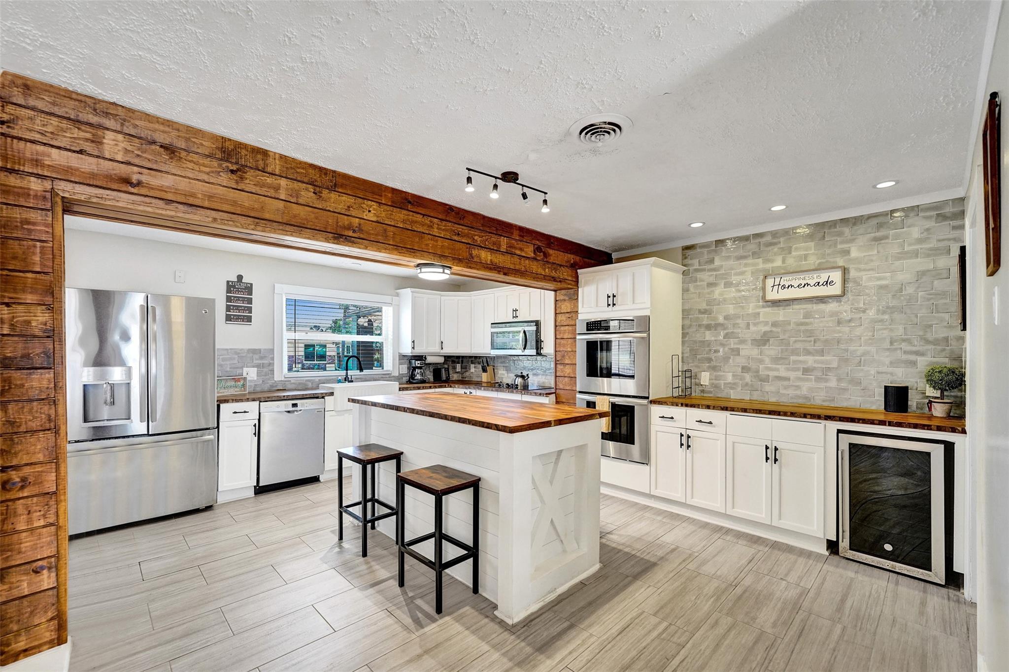 Photo for 1961 NW 33rd Street, Oakland Park, FL 33309 - listing #FX-10531982 1961 NW 33rd Street, Oakland Park, FL 33309