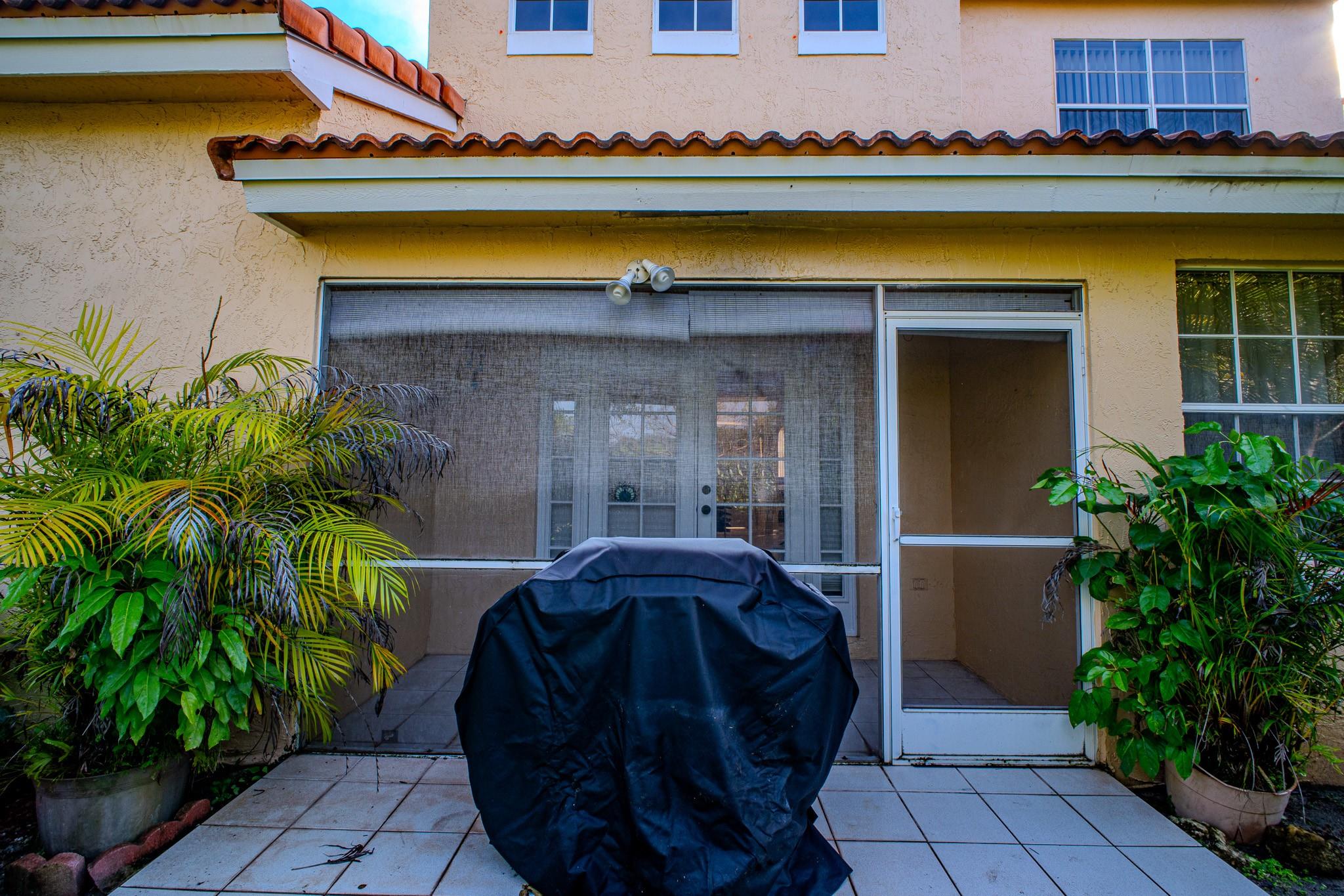 11431 Lakeview Drive 5-C, Coral Springs, FL 33071