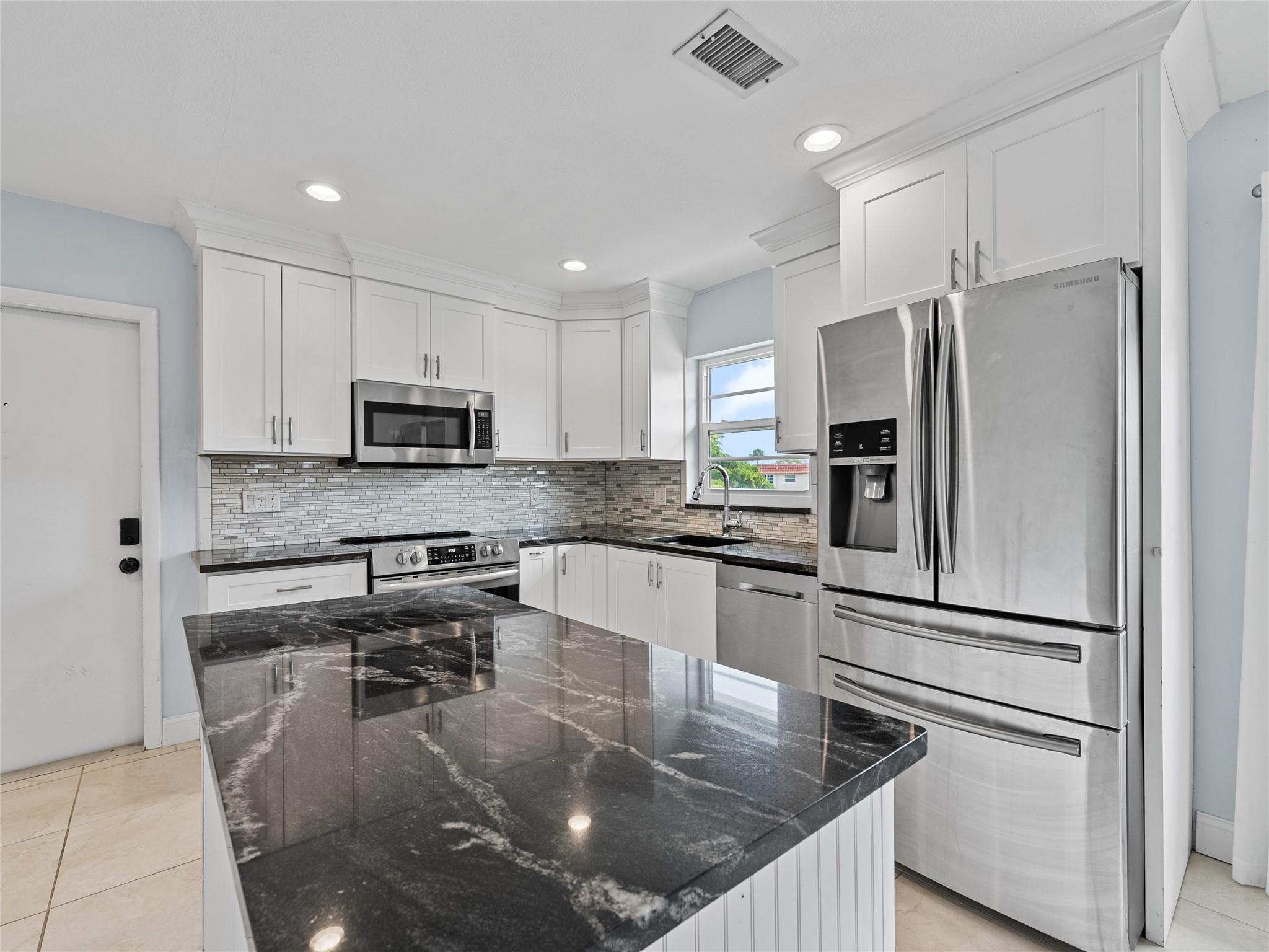 Photo for 5 Vista Palm Lane, 207, Vero Beach, FL 32962 - listing #FX-10533806 5 Vista Palm Lane, 207, Vero Beach, FL 32962