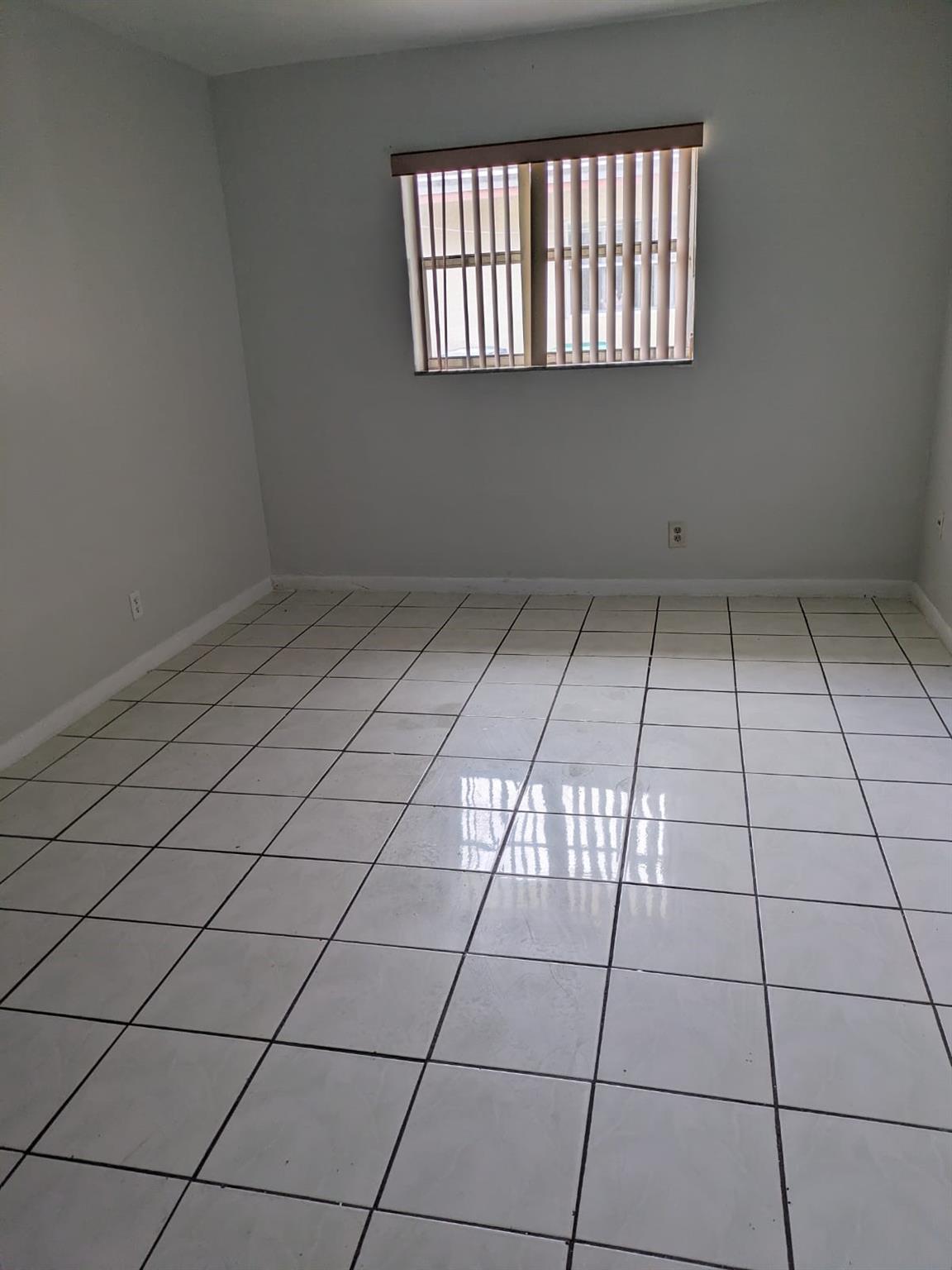 4000 NW Woodside Drive, Coral Springs, FL 33065