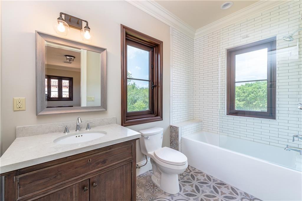 2ND FLOOR GUEST HOUSE - FULL BATHROOM