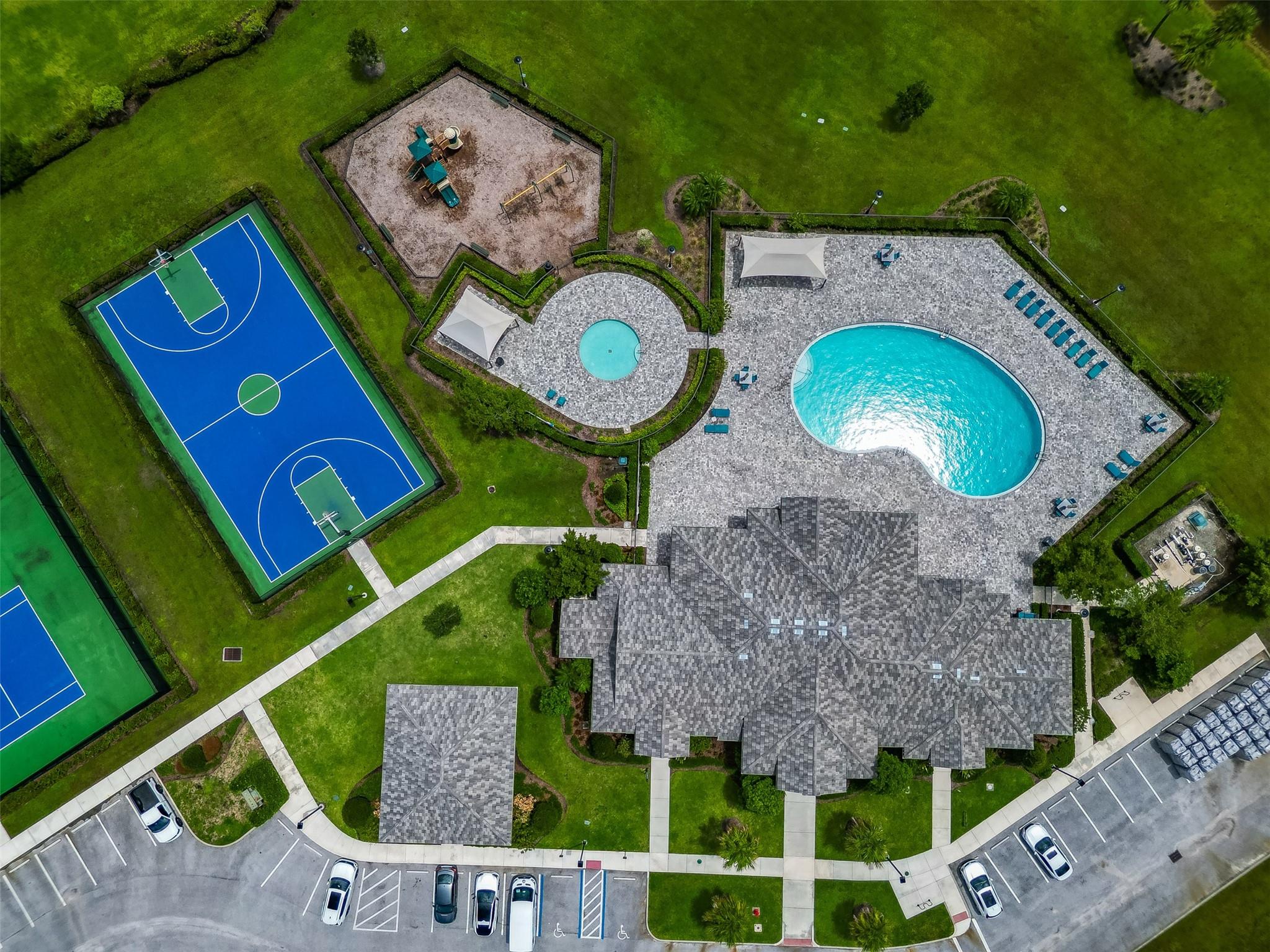 Community Amenities. Club house, pool, Tennis and basketball courts