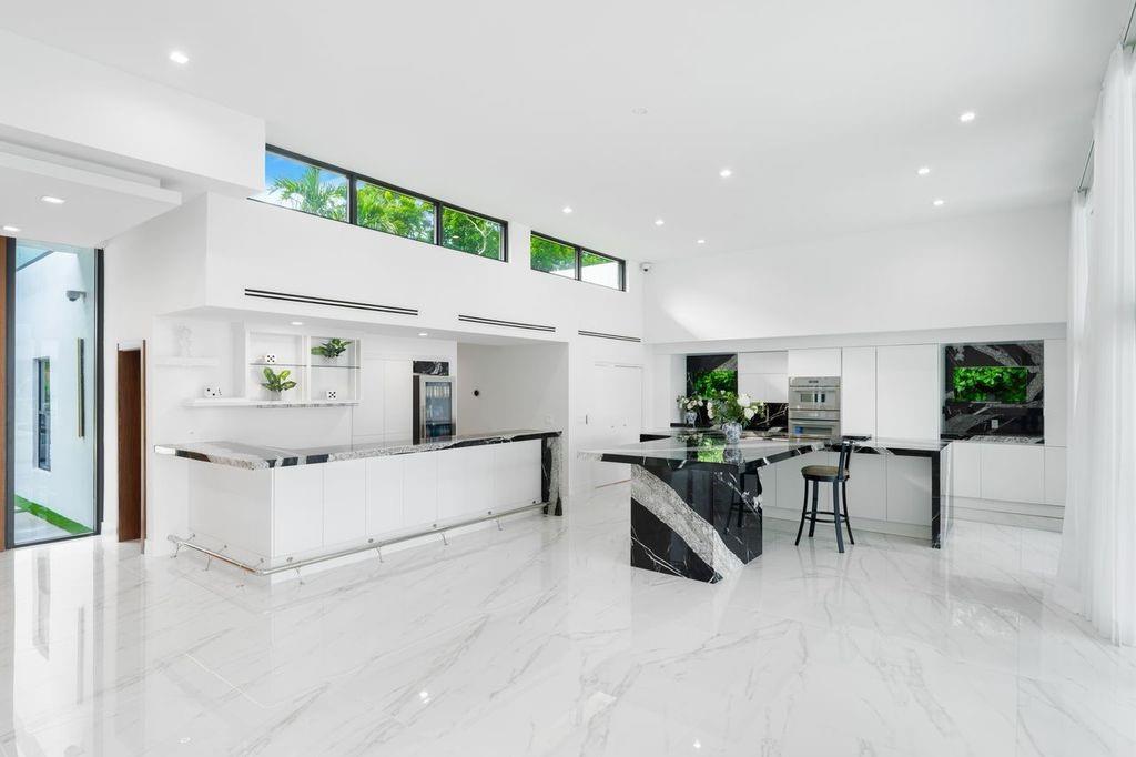 19 Gatehouse Road, Sea Ranch Lakes, FL 33308