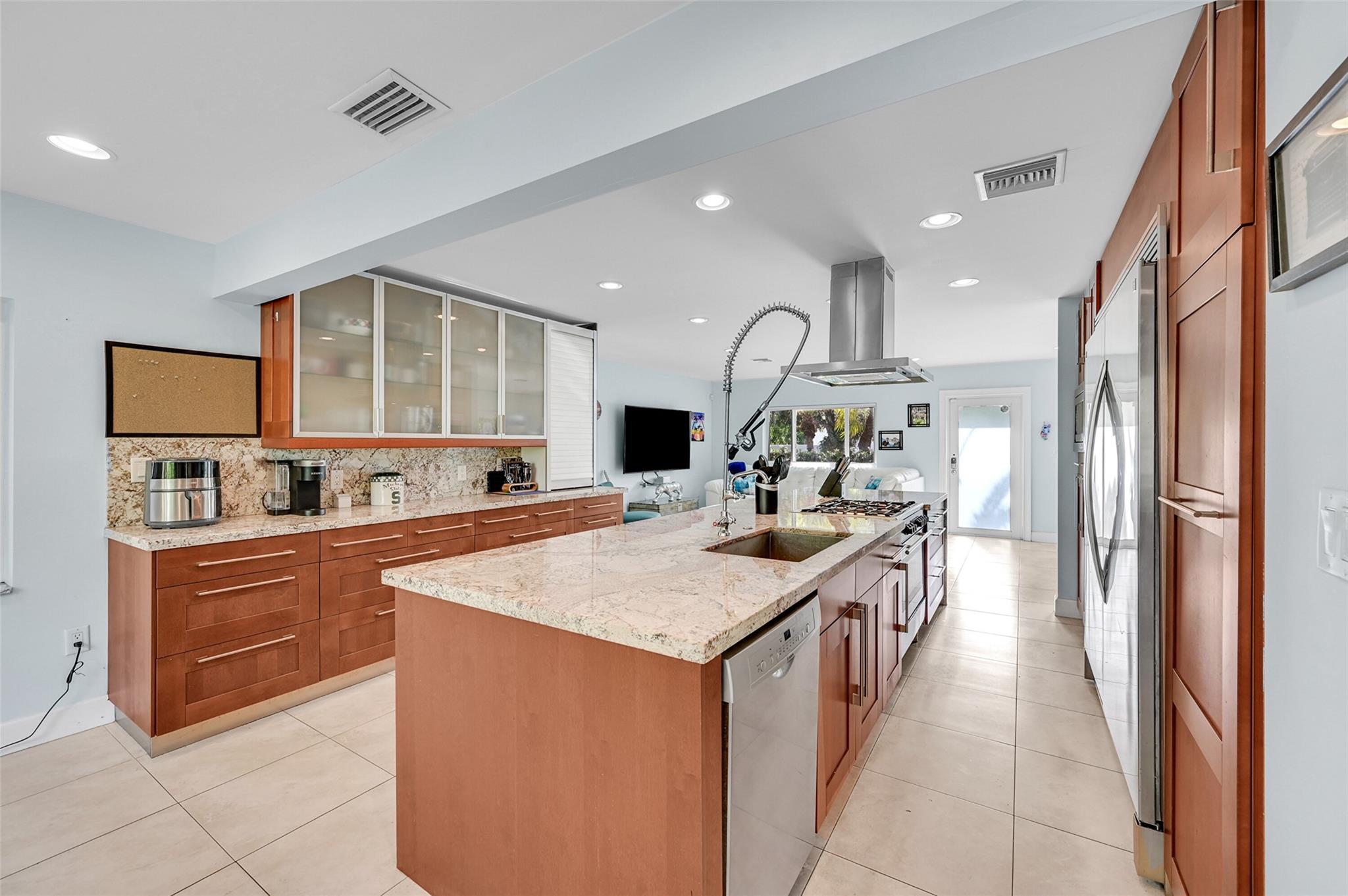 Photo for 2716 NE 10th Terrace, Wilton Manors, FL 33334 - Listing #FX-10518956 2716 NE 10th Terrace, Wilton Manors, FL 33334