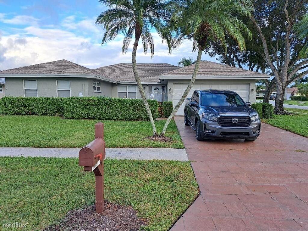 Photo for 10561 Greentrail Drive, Boynton Beach, FL 33436 - listing #FX-10536308 10561 Greentrail Drive, Boynton Beach, FL 33436
