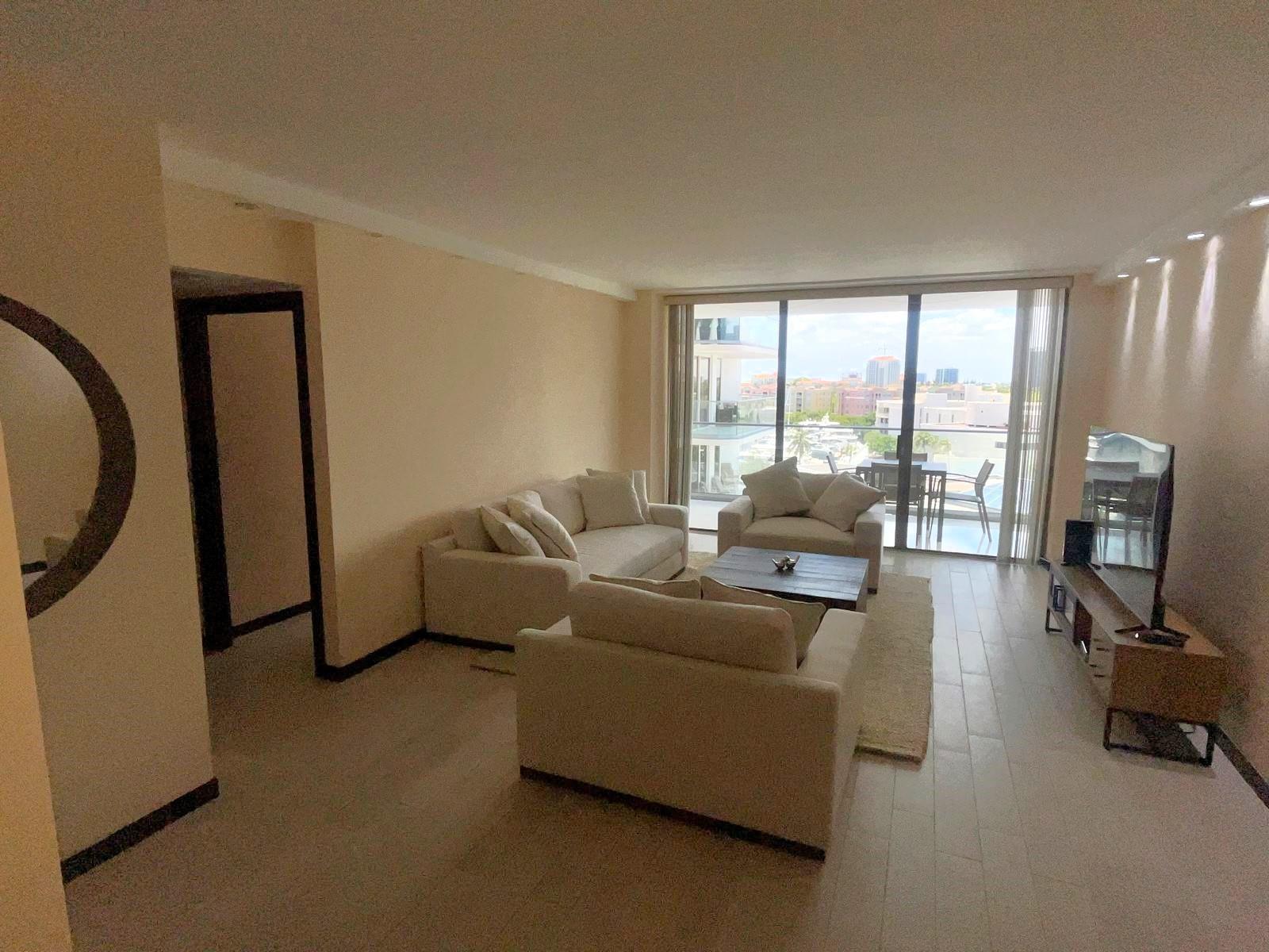 19707 Turnberry Way 8L, Miami, FL 33180