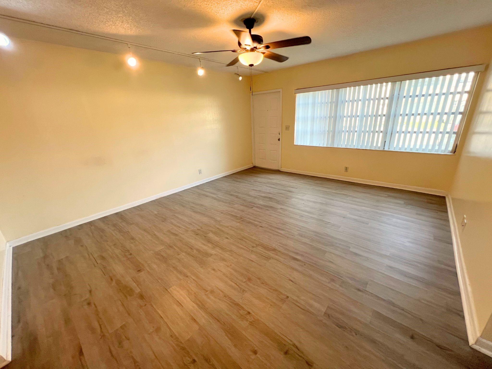 843 Twin Lakes Drive 30B, Coral Springs, FL 33071