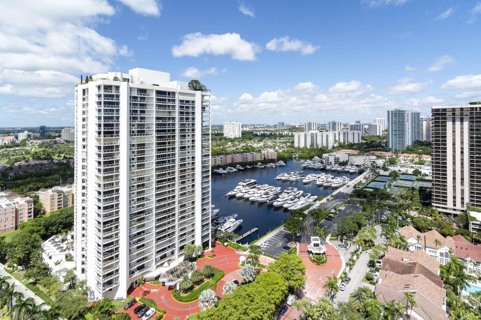 19355 Turnberry Way 24C, Miami, FL 33180