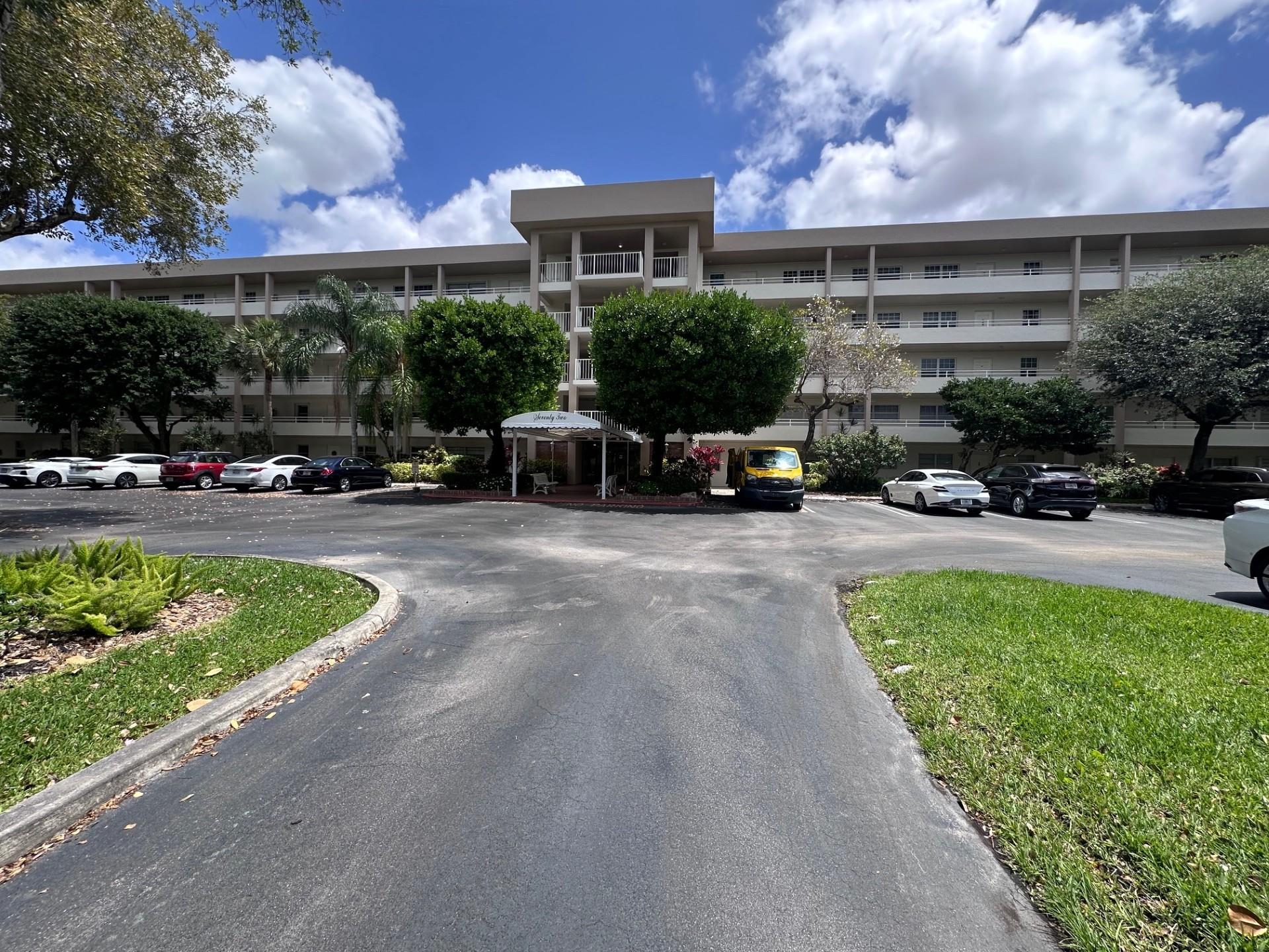 Photo for 3850 Oaks Clubhouse Drive, 403, Pompano Beach, FL 33069 - Listing #FX-10500367 3850 Oaks Clubhouse Drive, 403, Pompano Beach, FL 33069