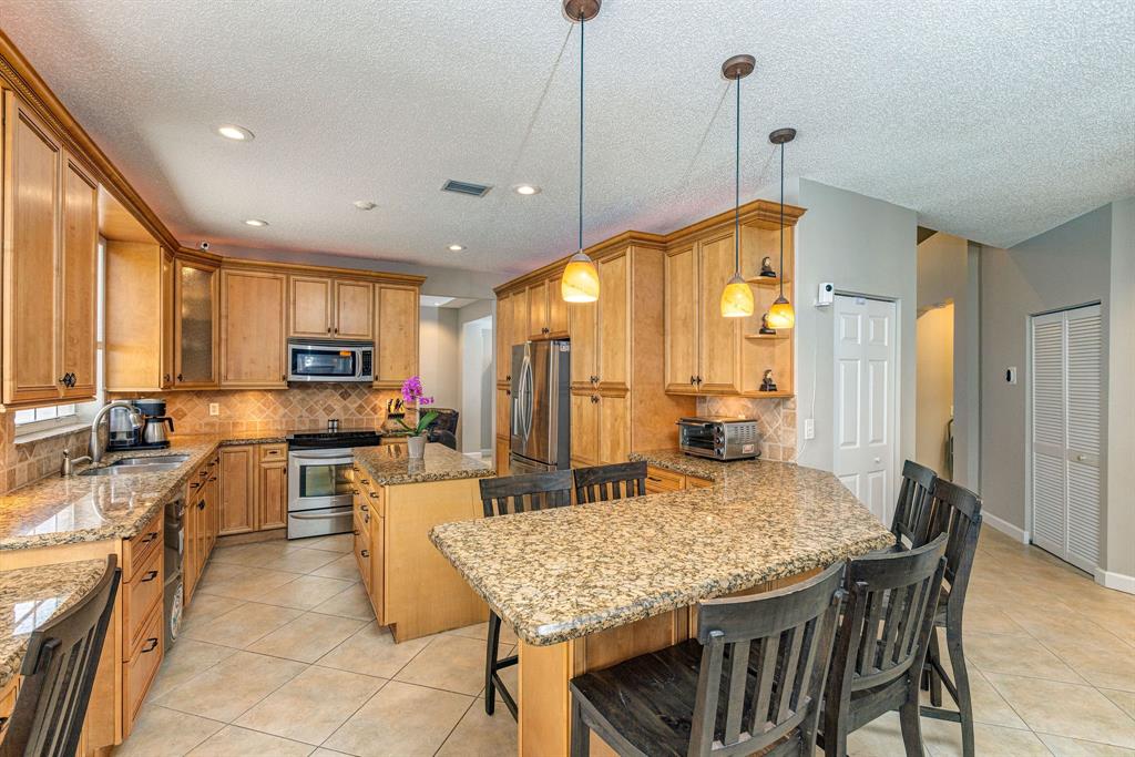 Photo for 1104 Hidden Valley Way, Weston, FL 33327 - Listing #FX-10435153 1104 Hidden Valley Way, Weston, FL 33327