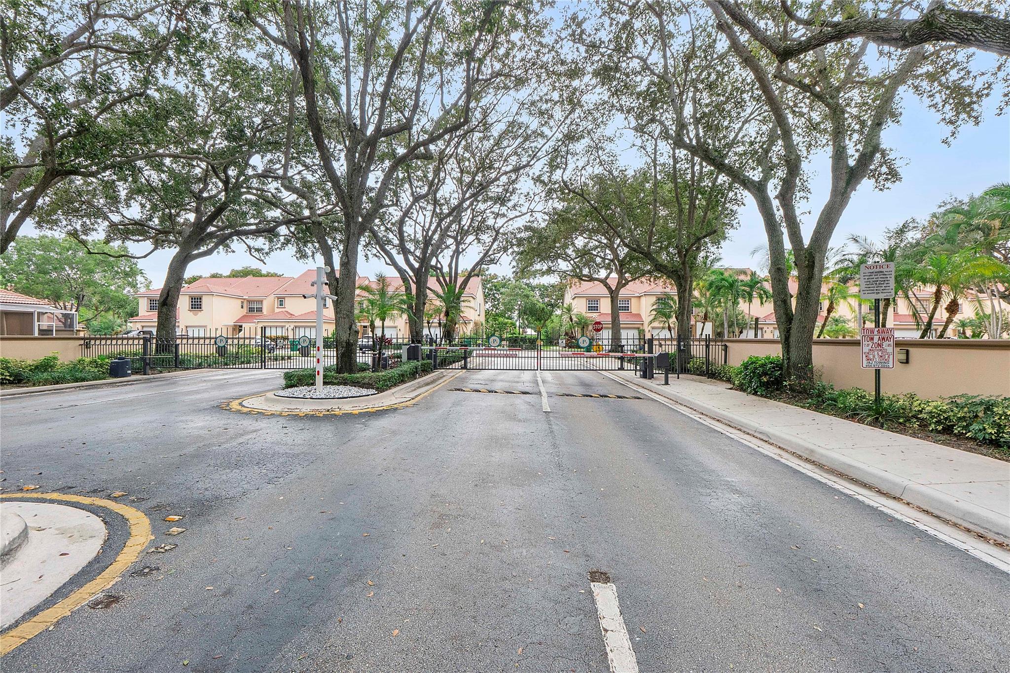 9664 Royal Palm Boulevard, Coral Springs, FL 33065