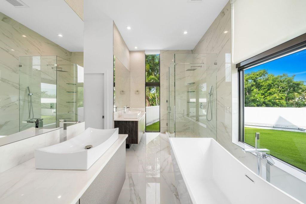 19 Gatehouse Road, Sea Ranch Lakes, FL 33308