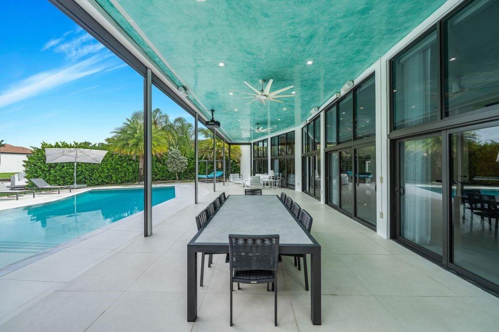 19 Gatehouse Road, Sea Ranch Lakes, FL 33308