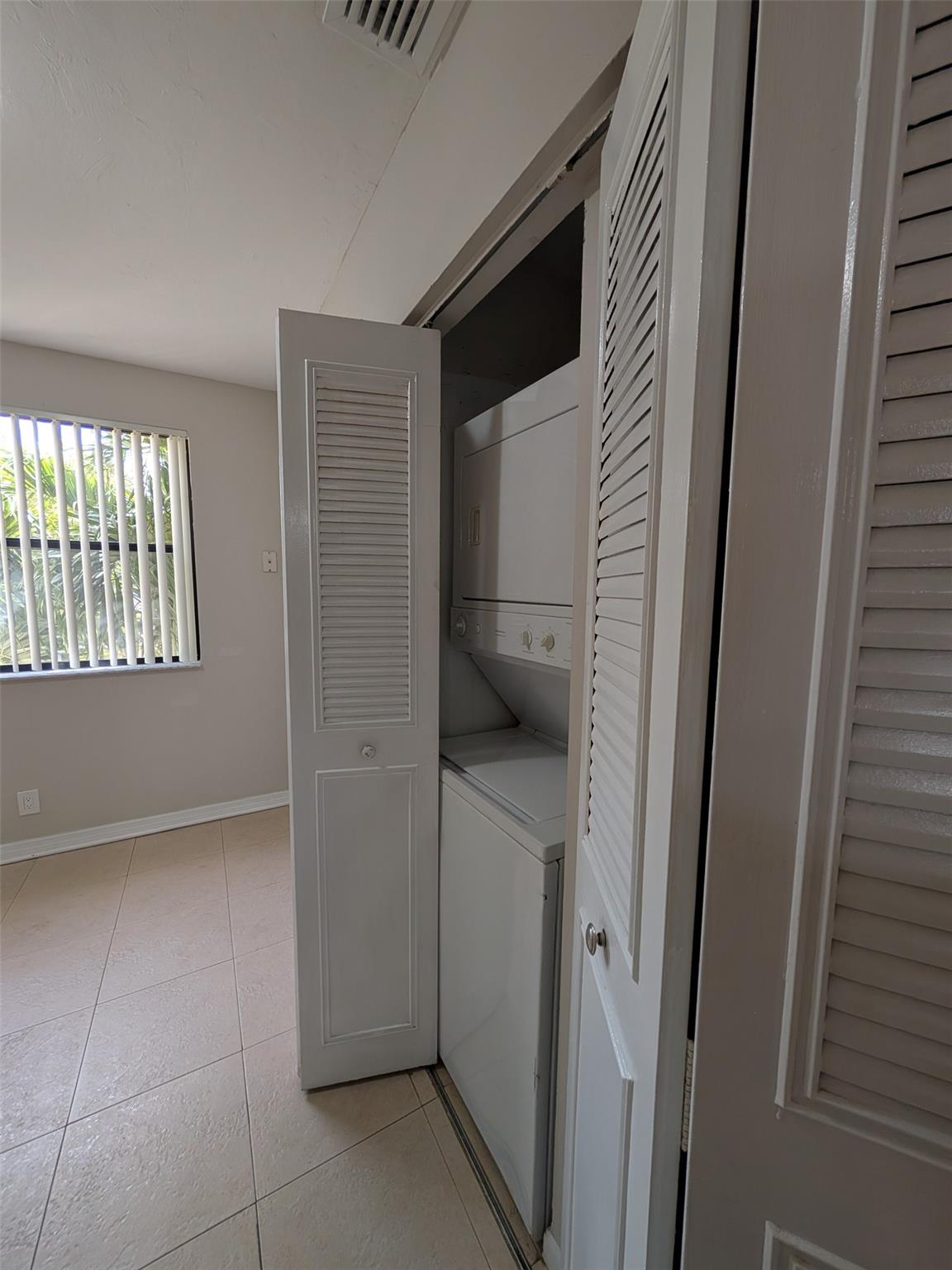 5741 Riverside Drive 201, Coral Springs, FL 33067