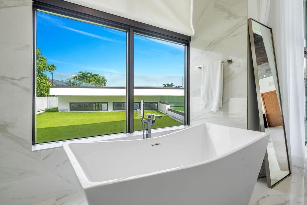 19 Gatehouse Road, Sea Ranch Lakes, FL 33308